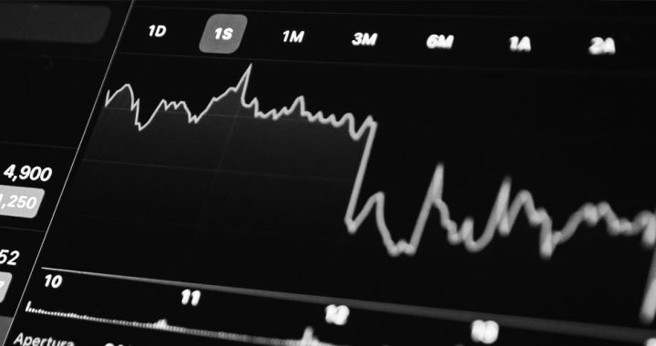 Dólar cae, Euro gana terreno